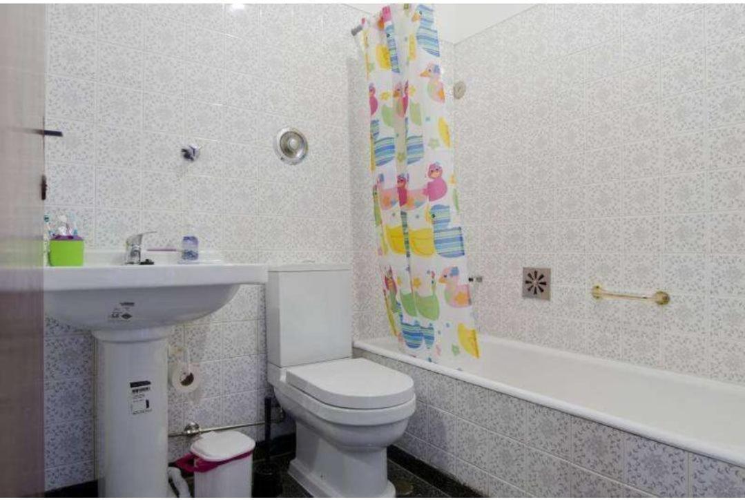 Single Or Double With Balcony Close To Alameda Metro! Lissabon
