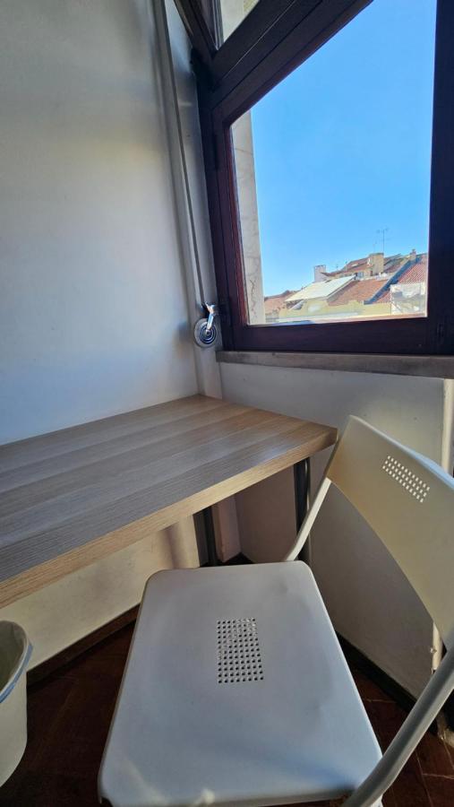 Single Or Double With Balcony Close To Alameda Metro! Privatunterkunft Lissabon