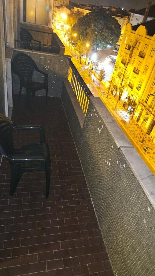 Single Or Double With Balcony Close To Alameda Metro! * Lissabon