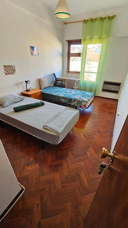 Privatunterkunft Single Or Double With Balcony Close To Alameda Metro! Lissabon
