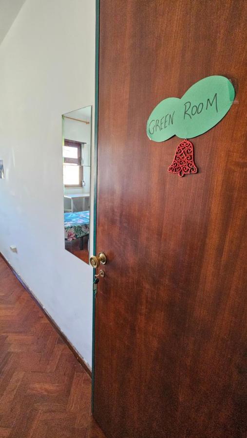 Privatunterkunft Single Or Double With Balcony Close To Alameda Metro! Lissabon