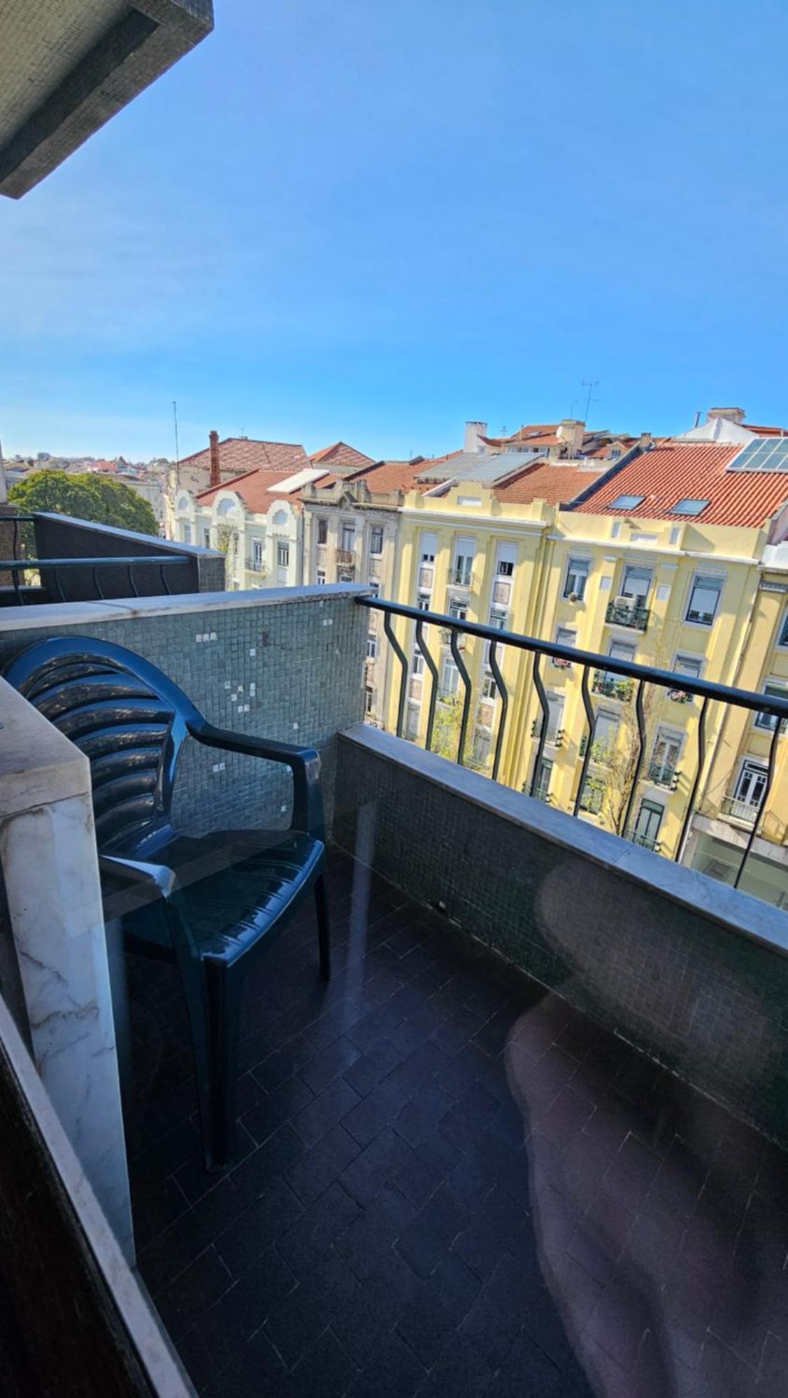 Single Or Double With Balcony Close To Alameda Metro!