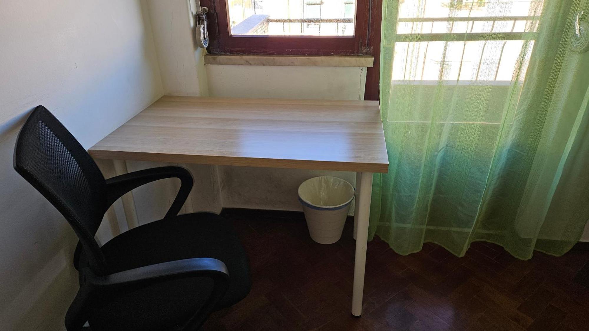 Privatunterkunft Single Or Double With Balcony Close To Alameda Metro! Lissabon